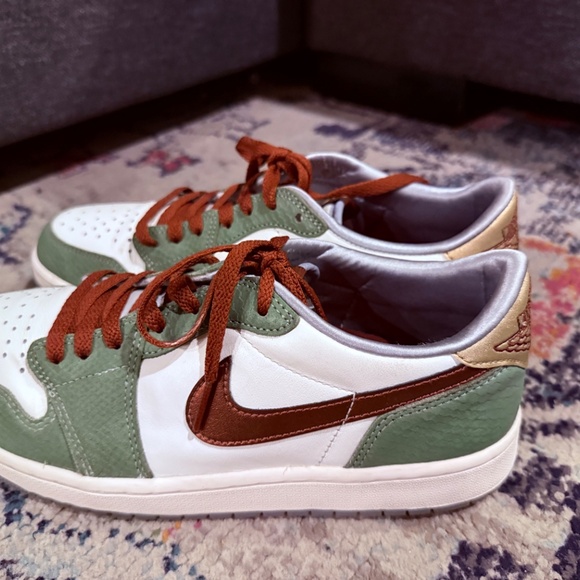 The Air Jordan 1 Retro Low OG ‘Year of the Dragon’ - Picture 6 of 8